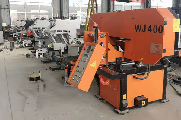 Horizontal band saw4